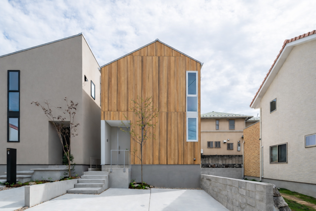 「木と光の間（あわい）